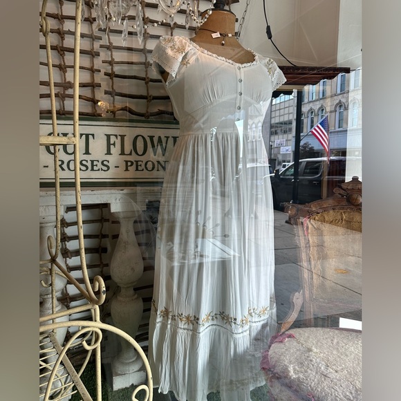 White maxi dress - Picture 3 of 4